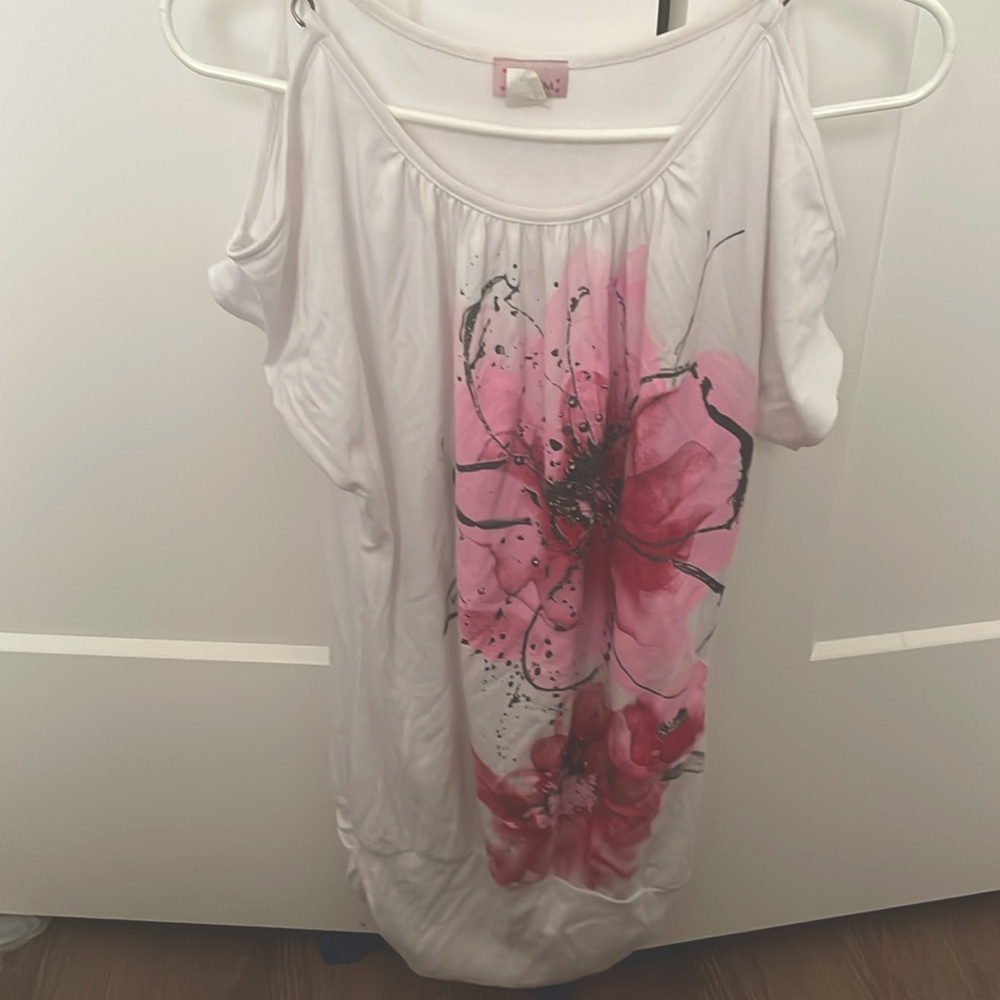 Colorful flower top with silver shoulder holders ✨